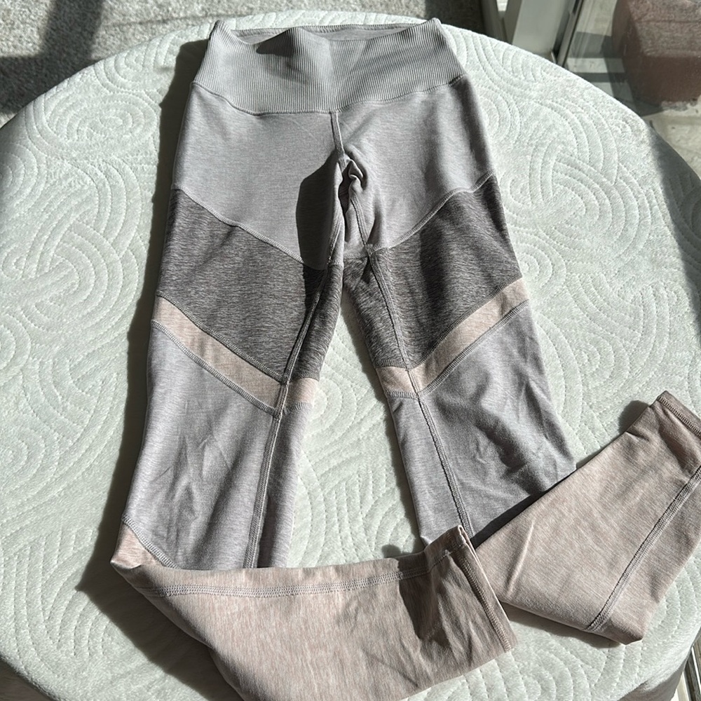 alo yoga leggings size xs Valentine’s